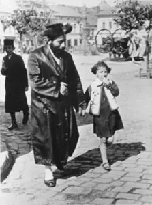 Rodzina chasydzka w Bochni / 