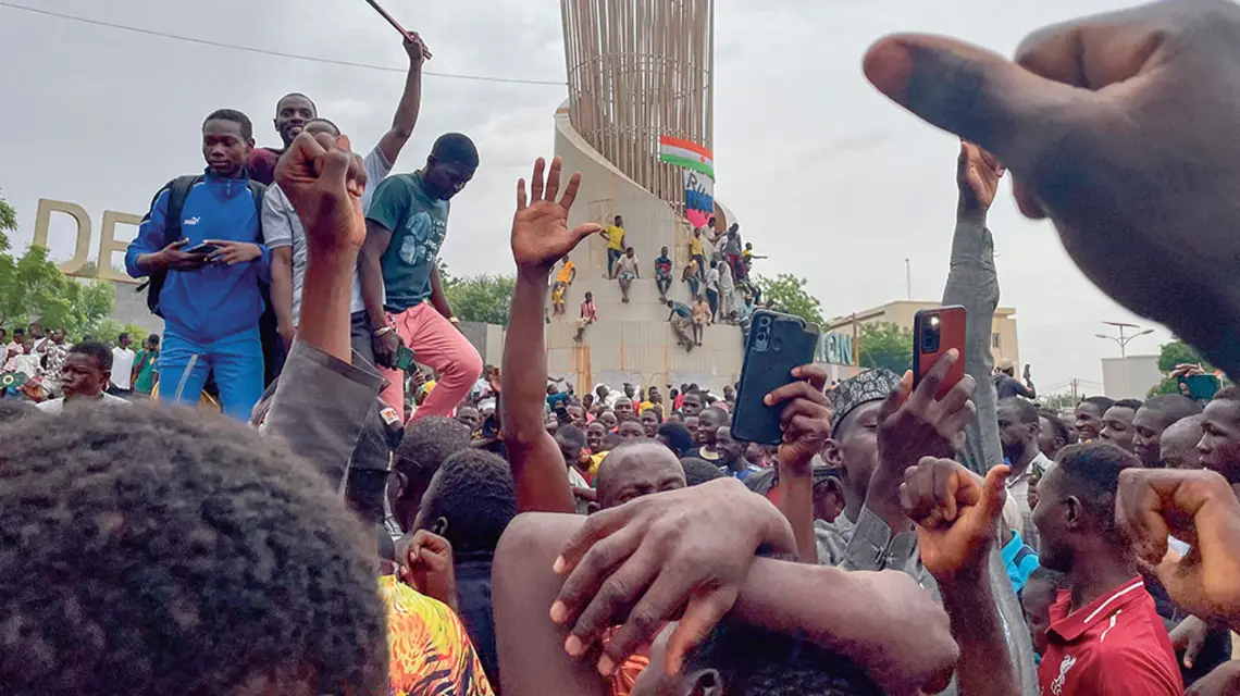 Demonstracja przed Zgromadzeniem Narodowym w Niamey. Niger, 27 lipca 2023 r. / AFP / EAST NEWS / 