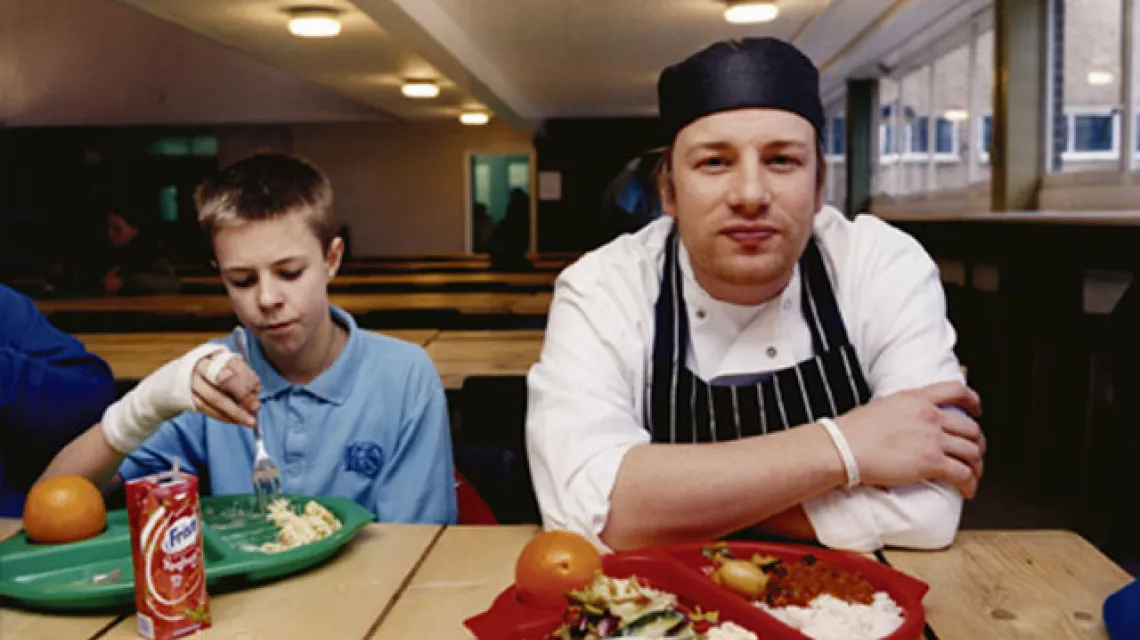 Jamie Oliver, słynny brytyjski kucharz i laureat tegorocznej Nagrody TED, chce ucywilizowac szkolne stołówki. / fot. PETER DENCH / CORBIS / 