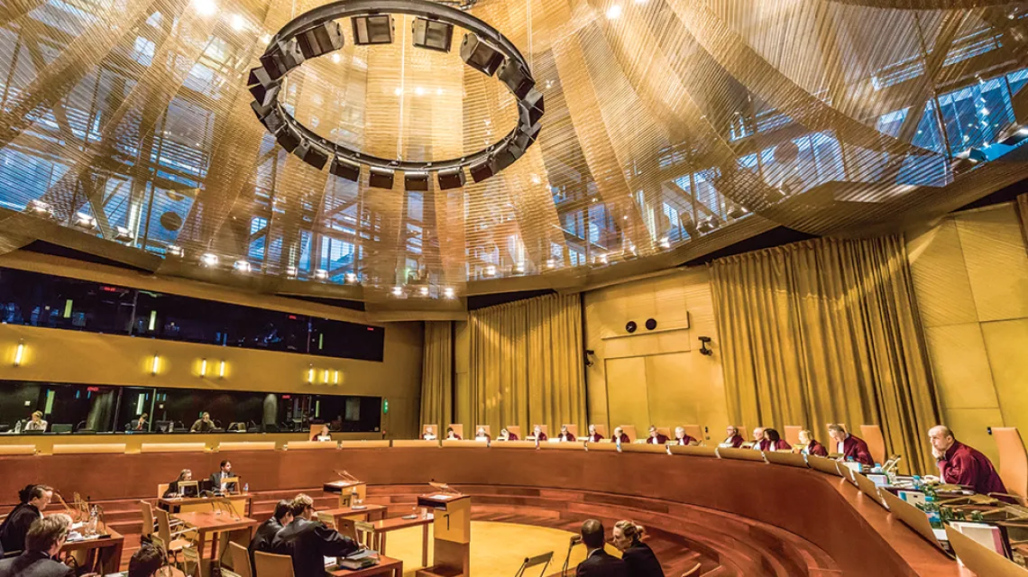 Rozprawa przed Wielką Izbą Trybunału Sprawiedliwości Unii Europejskiej w Luksemburgu, 2015 r. / TRYBUNAŁ SPRAWIEDLIWOŚCI UNII EUROPEJSKIEJ / MATERIAŁY PRASOWE