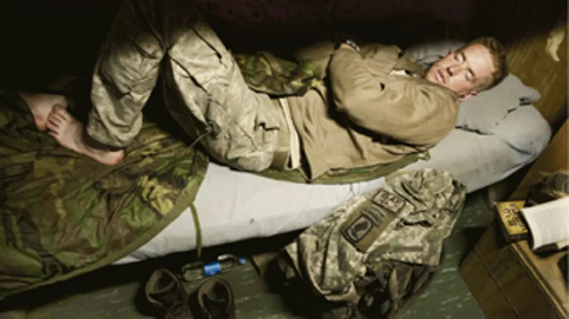 W 2008 r. Tim Hetherington towarzyszył w Afganistanie żołnierzom 173. Brygady Powietrznodesantowej USA. Tak powstał cykl „Śpiący żołnierze”. W najnowszym numerze "TP" wybrane zdjęcia oraz wywiad z fotografem. Na zdjęciu: Luke Nevalla /fot. Tim Hetheringto / 