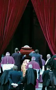 Watykan, Plac św. Piotra, piątek, 8 kwietnia 2005 r. / 