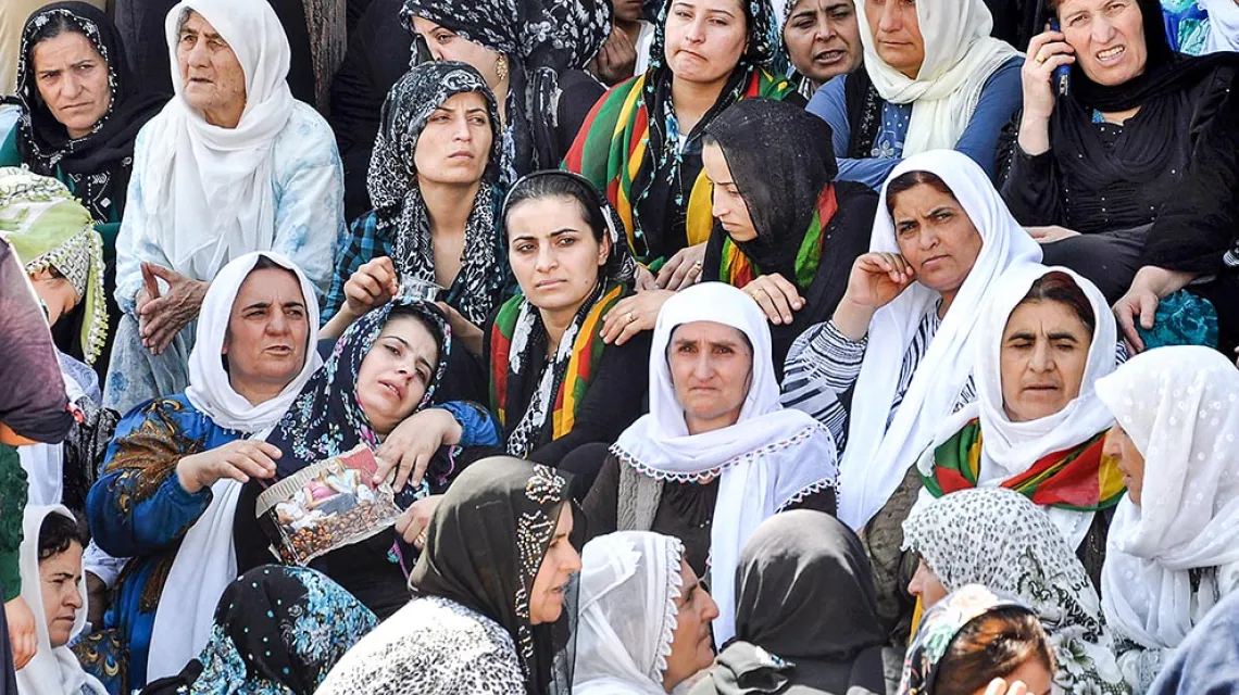 Żałobnice na pogrzebie trzech Kurdów, w tym 17-letniego Hidira, zabitych 7 sierpnia przez turecką policję. Silopi, 8 sierpnia 2015 r. / Fot. AFP / EAST NEWS