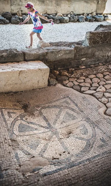 Mozaika odkryta w Magdali / Fot. CORBIS / PROFIMEDIA