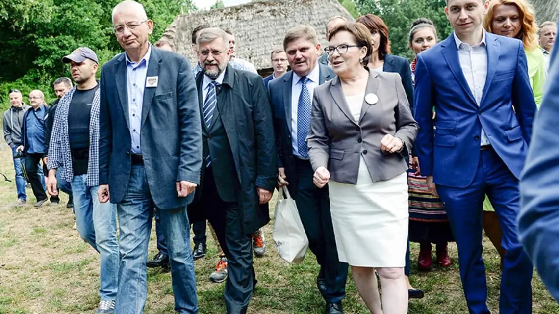 Ludwik Dorn z Ewą Kopacz na Święcie Chleba w Muzeum Wsi Radomskiej, 6 września 2015 r. / Fot. Jacek Turczyk / PAP