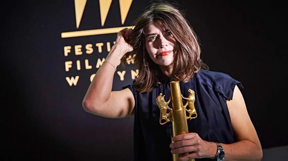 Reżyserka i producentka filmu „Body / Ciało” Małgorzata Szumowska ze Złotymi Lwami, Gdynia, 19 września 2015 r . / Fot. Adam Warżawa / PAP