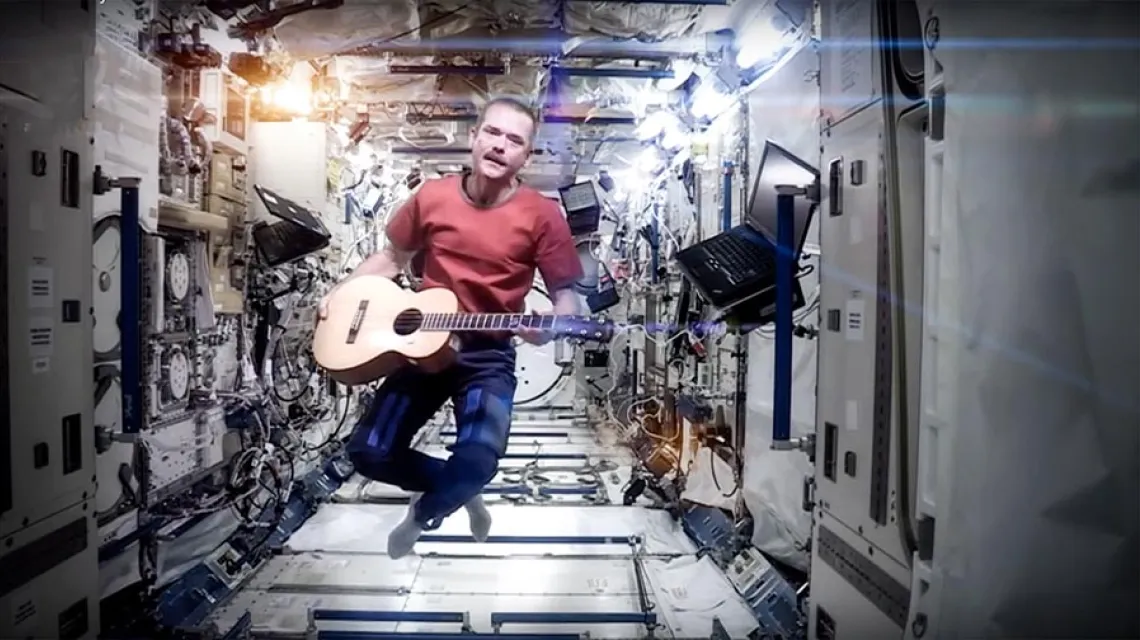 Chris Hadfield w swoim wideo „Kosmiczny dziwak” / Fot. youtube