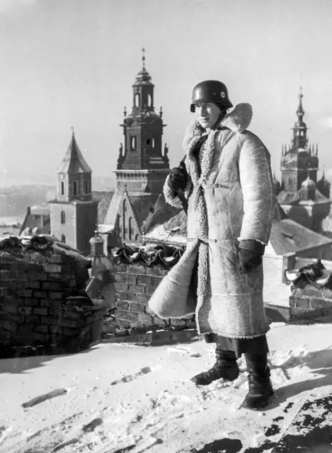 Niemiecki posterunek na Wawelu, rezydencji Hansa Franka / Fot. NAC