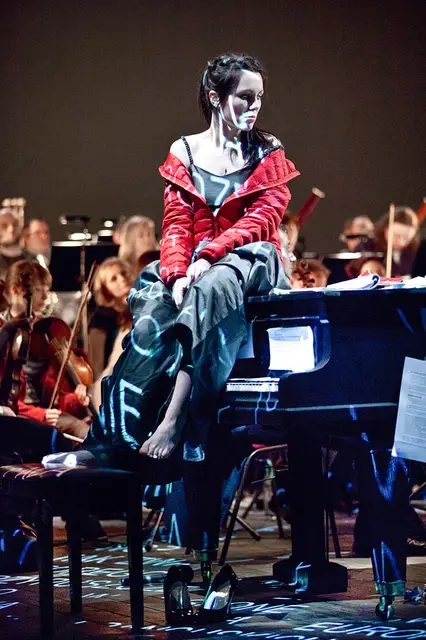 „Chopin bez fortepianu” Barbary Wysockiej i Michała Zadary w reż. Michała Zadary. Premiera: Teatr im. Juliusza Słowackiego w Krakowie, 23 marca 2013 r. Na zdjęciu: Barbara Wysocka / Fot. Natalia Kabanow / Centrala / AGENCJA ARTYSTYCZNA GAP
