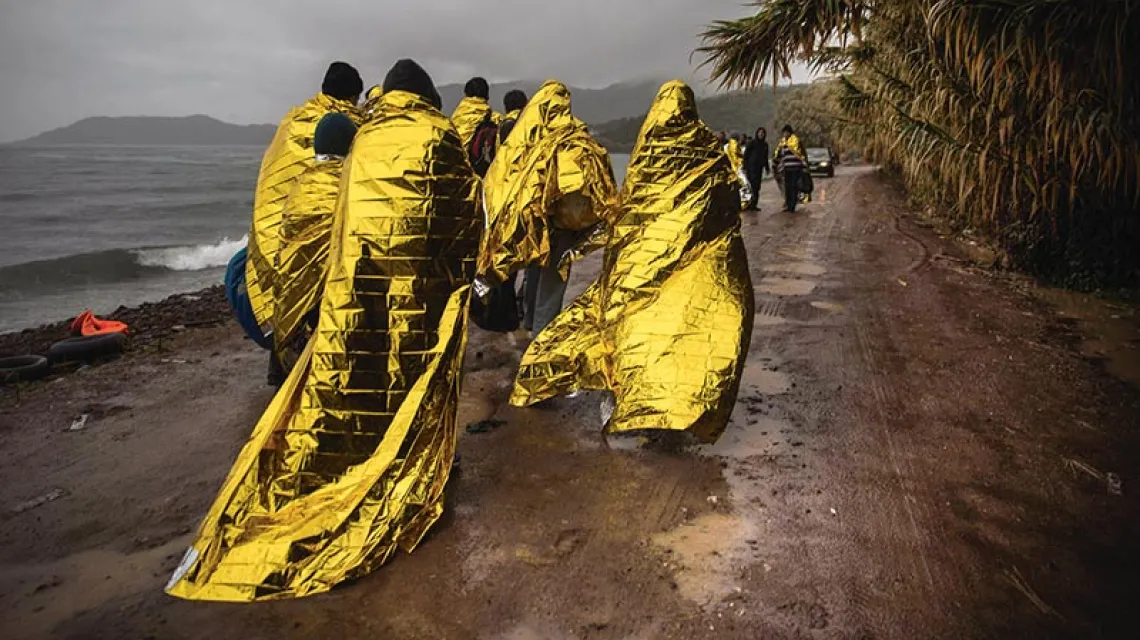 Uchodźcy na greckiej wyspie Lesbos, październik 2015 r. / Fot. Santi Palacios / AP / EAST NEWS