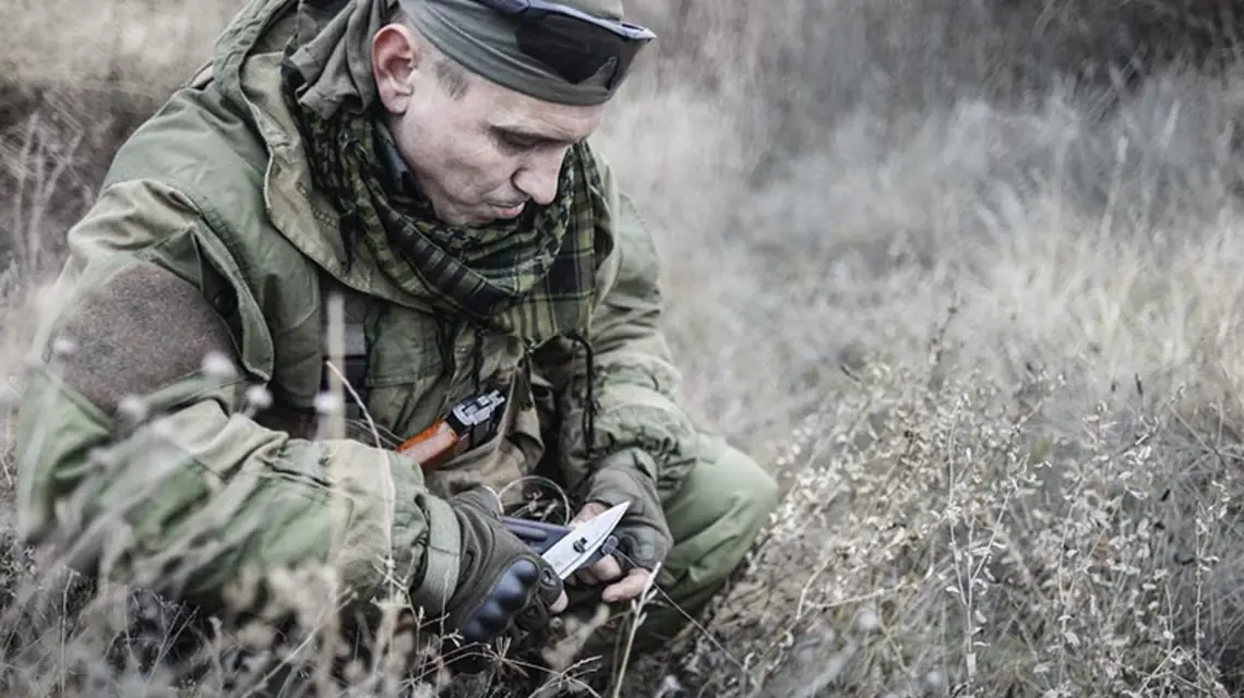 Ukraiński żołnierz na froncie pod Donieckiem, 8 listopada 2015 r. / Fot. Chernyshev Alexey /EAST NEWS