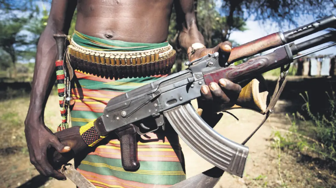 Najpopularniejszy na świecie karabin automatyczny AK-47, Etiopia, marzec 2009 r. / fot. Michael Hanson, Aurora Photos, Corbis / 