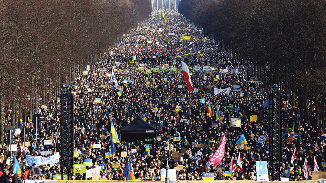 Masowe protesty przeciwko wojnie na Ukrainie. Berlin, 27 lutego 2022 r. / FOT. FABRIZIO BENSCH / Reuters / Forum / 