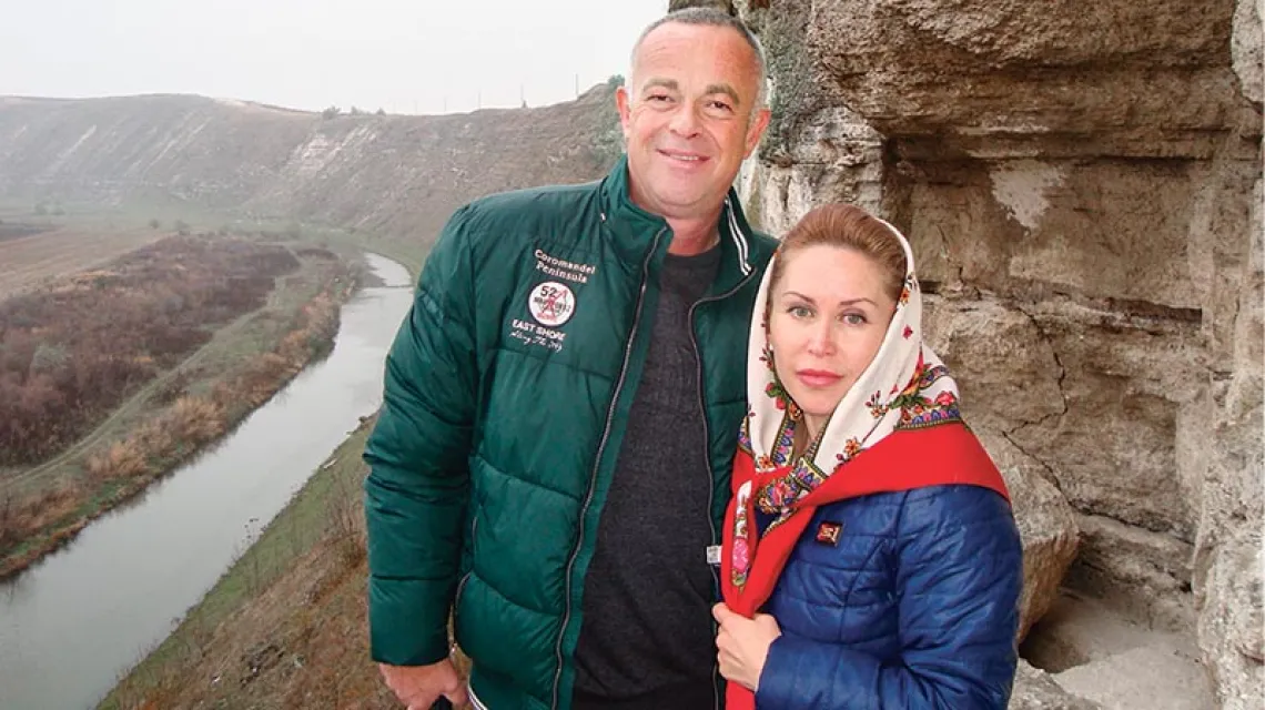 Tatiana i Hans w okolicach monastyru Orheiul Vechi – zwiedzanie Mołdawii to obowiązkowy punkt w programie oferowanym przez biura matrymonialne. / Fot. Maria Modilina / STAR GALAXY