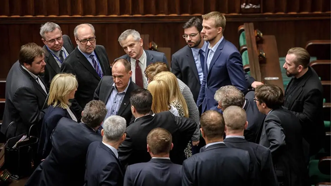 Klub Kukiz’15, pierwsze posiedzenie Sejmu VIII kadencji, Warszawa, 16 listopada 2015 r. / Fot. Rafał Oleksiewicz / REPORTER