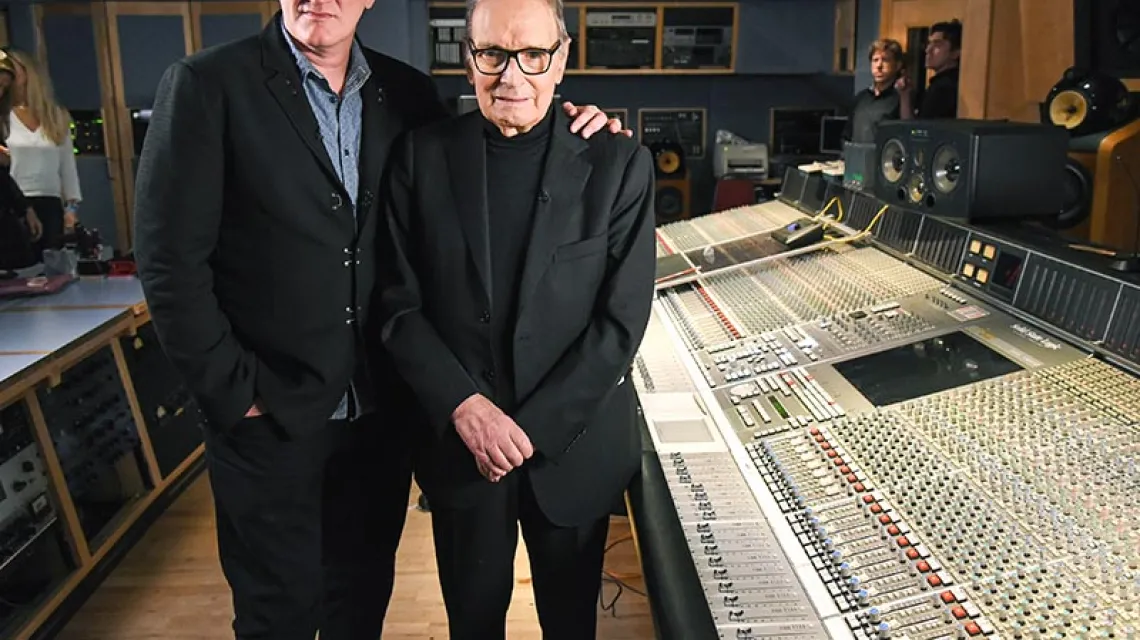 Ennio Morricone i Quentin Tarantino w Abbey Road Studios po nagraniu ścieżki dźwiękowej „Nienawistnej ósemki”, Londyn, grudzień 2015 r. /  / Fot. Kevin Mazur / GETTY IMAGES