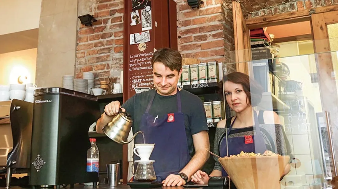 Parzenie kawy w Karmie przy ul. Krupniczej / Fot. Stanisław Barański