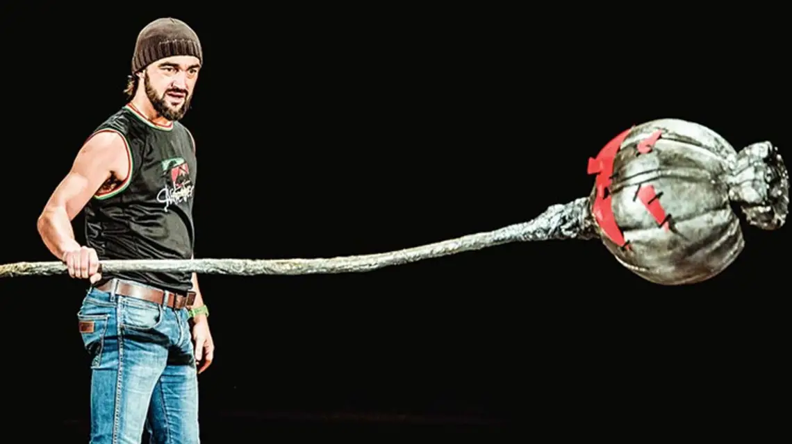 Marcin Przybylski jako Guślarz / Fot. Krzysztof Bieliński / ARCHIWUM ARTYSTYCZNE TEATRU NARODOWEGO