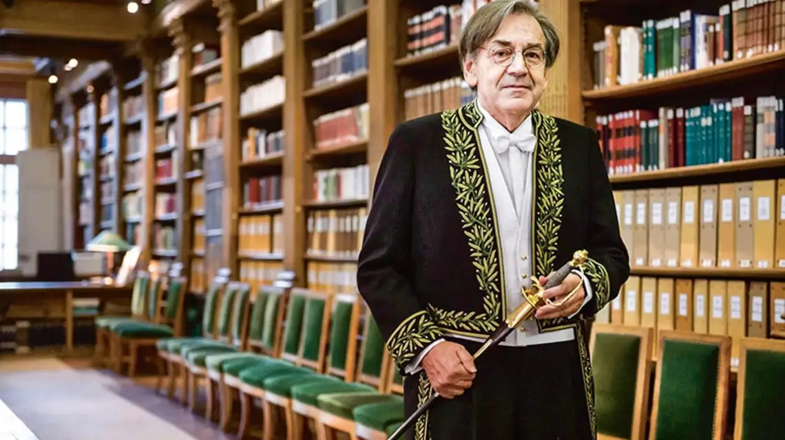  Alain Finkielkraut przed ceremonią przyjęcia do Akademii Francuskiej, Paryż, styczeń 2016 r. / Fot. Christophe Petit Tesson