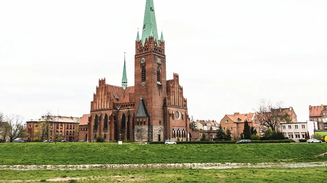 Kościół św. Jacka w Legnicy, 11 kwietnia 2016 r. / Fot. Maciej Kulczyński / PAP