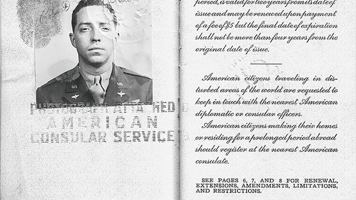 Wojskowy dokument tożsamości pilota Roberta Trimble’a. / Fot. Materiały prasowe