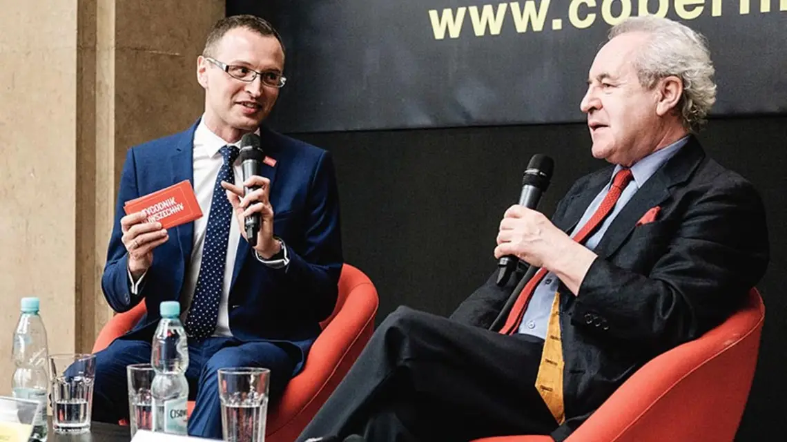 Grzegorz Jankowicz w rozmowie wybitnym irlandzkim pisarzem Johnem Banville’em / Fot. Kamila Zarembska
