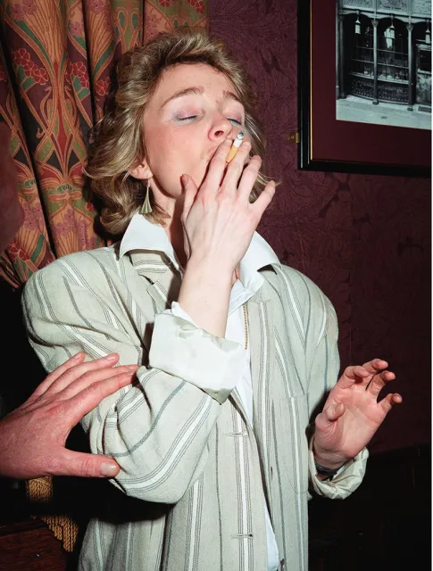 Paul Graham, „Belfast (kobieta paląca papierosa)”, 1988, z cyklu „Nowa Europa” / Fot. Paul Graham / DZIĘKI UPRZEJMOŚCI PACE / MACGILL GALLERY, NOWY JORK