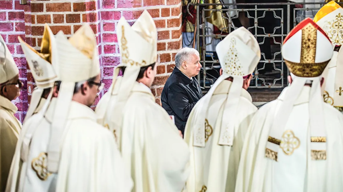 W katedrze gnieźnieńskiej, 14 kwietnia 2016 r. / Fot. Bartosz Krupa / EAST NEWS
