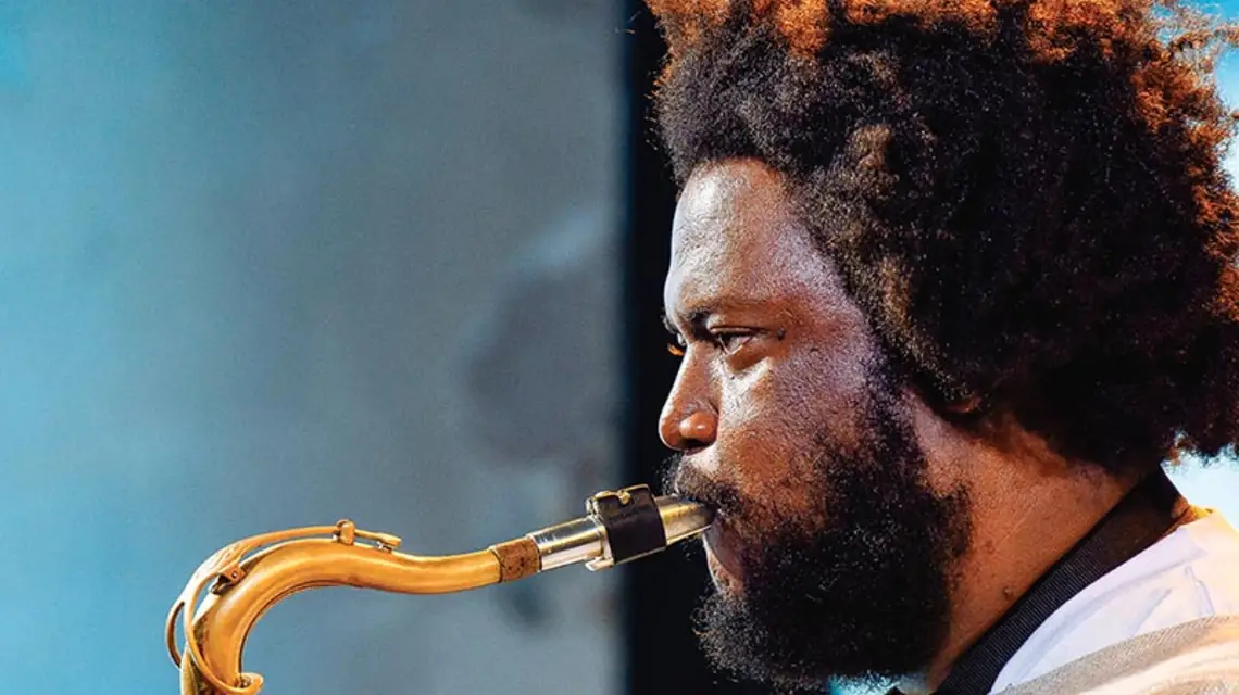 Kamasi Washington na koncercie w Nowym Jorku, 25 sierpnia 2015 r. / Fot. Grant Lamos IV / GETTY IMAGES