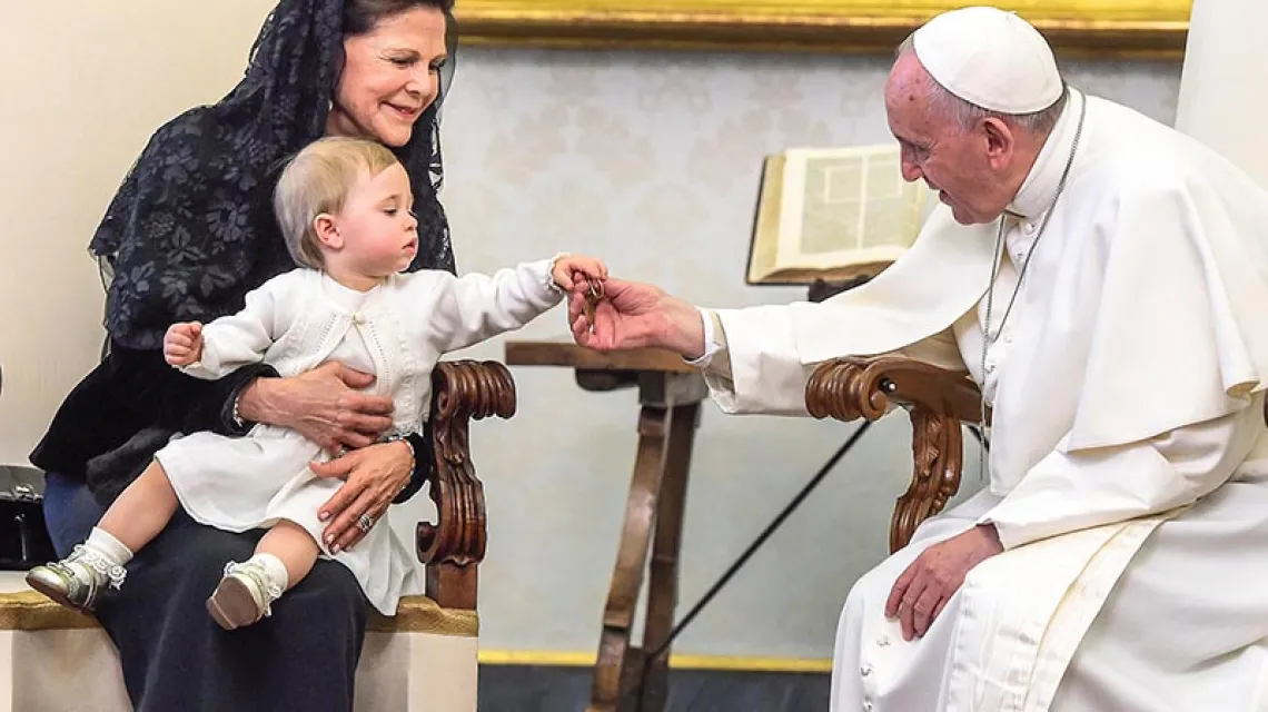 Franciszek z królową Szwecji Silvią i księżniczką Leonorą, Watykan, 27 kwietnia 2015 r. Fot. VATICAN POOL / CATHOLICPRESS / EAST NEWS / 