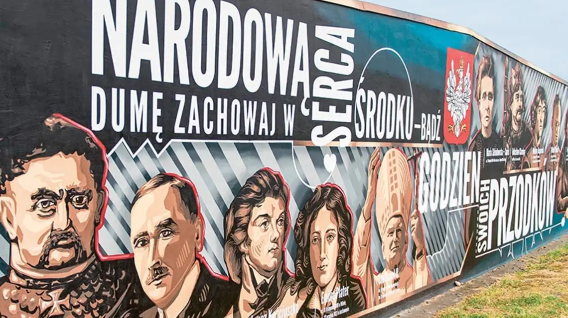 Mural na garażach osiedla Sobieskiego w Oławie, czerwiec 2016 r. / / Fot. Maciej Kulczyński / PAP