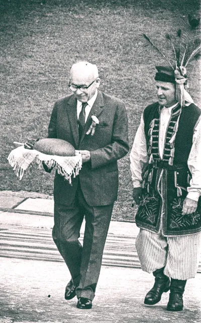 Władysław Gomułka na Dożynkach, Stadion Dziesięciolecia, Warszawa, 1965 r. / Fot. Leszek Łożyński / REPORTER