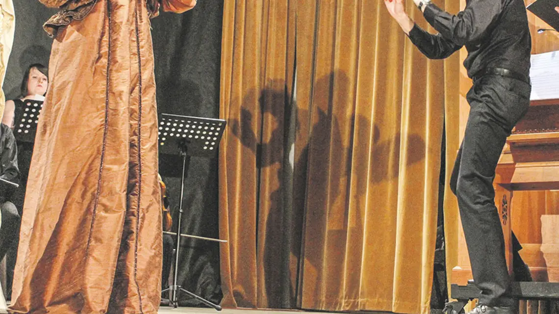 Dyryguje Marcin Szelest / Fot. Wojciech Waliszewski