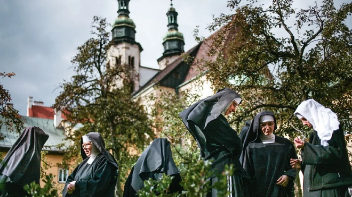 The Poor Clares of Grodzka treat the sounds of the street as a call to pray for those whose voices they hear; photo from 2008. / FOT. GRAŻYNA MAKARA / 
