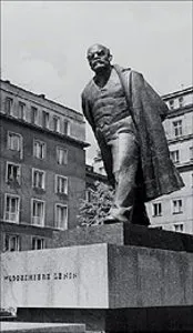Pomnik Lenina w Nowej Hucie, zdemontowany w 1989 r. / fot. H. Hermanowicz (własność Muzeum Historycznego Miasta Krakowa) / 