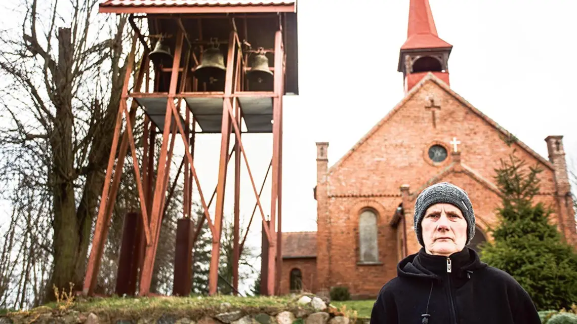 Dzwonniczka Teresa Ziarnek, Bługowo, marzec 2019 r. / FILIP KOWALKOWSKI