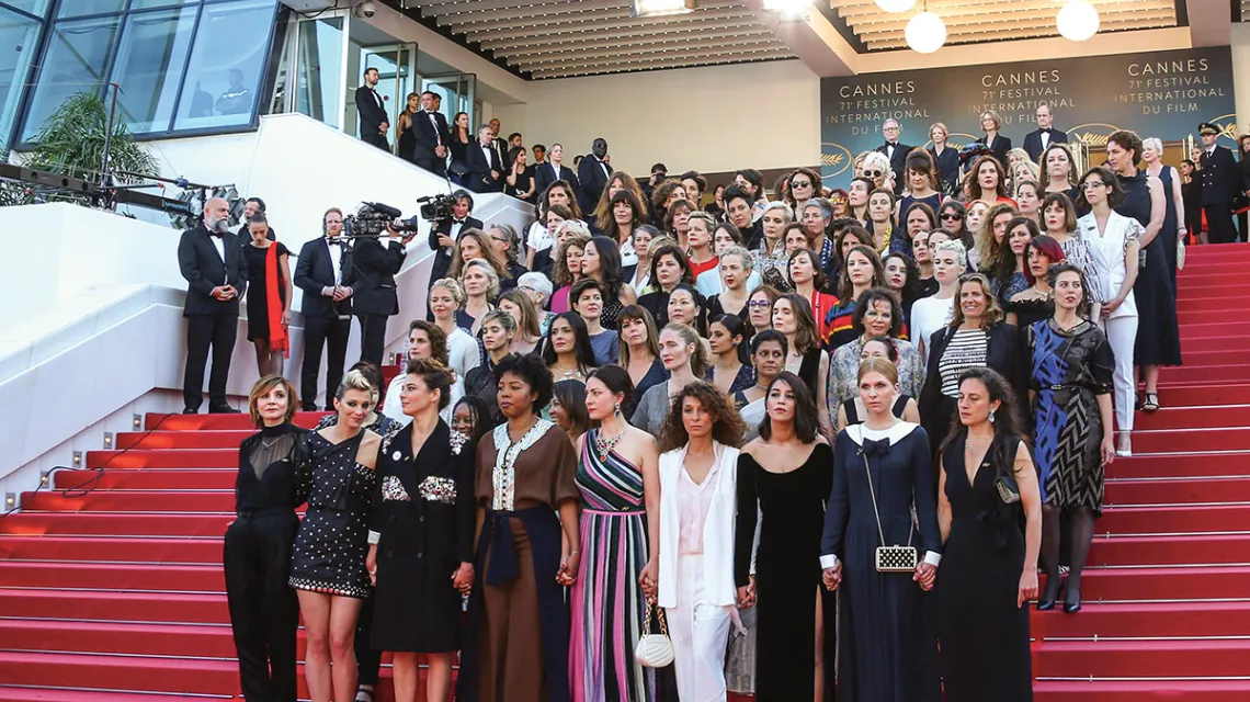 Osiemdziesiąt dwa – tyle filmów wyreżyserowanych przez kobiety dopuszczono do konkursu w całej historii Cannes. 12 maja tyle samo artystek protestowało przeciw nierówności. / JOEL C. RYAN / AP / EAST NEWS