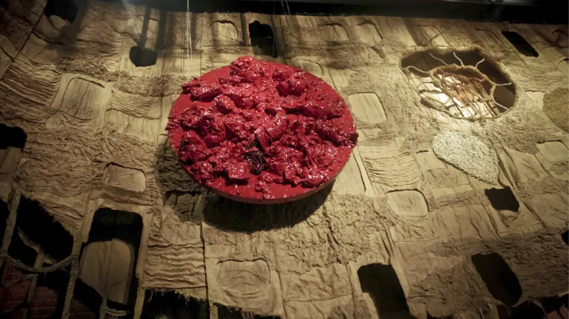 Praca Piotra Uklańskiego „Untitled (The Year We Made Contact)”, Art Stations Foundation – Stary Browar, Poznań 2010 r. / fot. z archiwum Art Stations Foundation / 