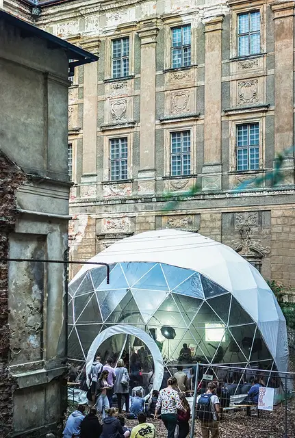 Strefa Dialogu „Tygodnika Powszechnego” na Slot Art Festival, Lubiąż, lipiec 2019 r. / GRAŻYNA MAKARA