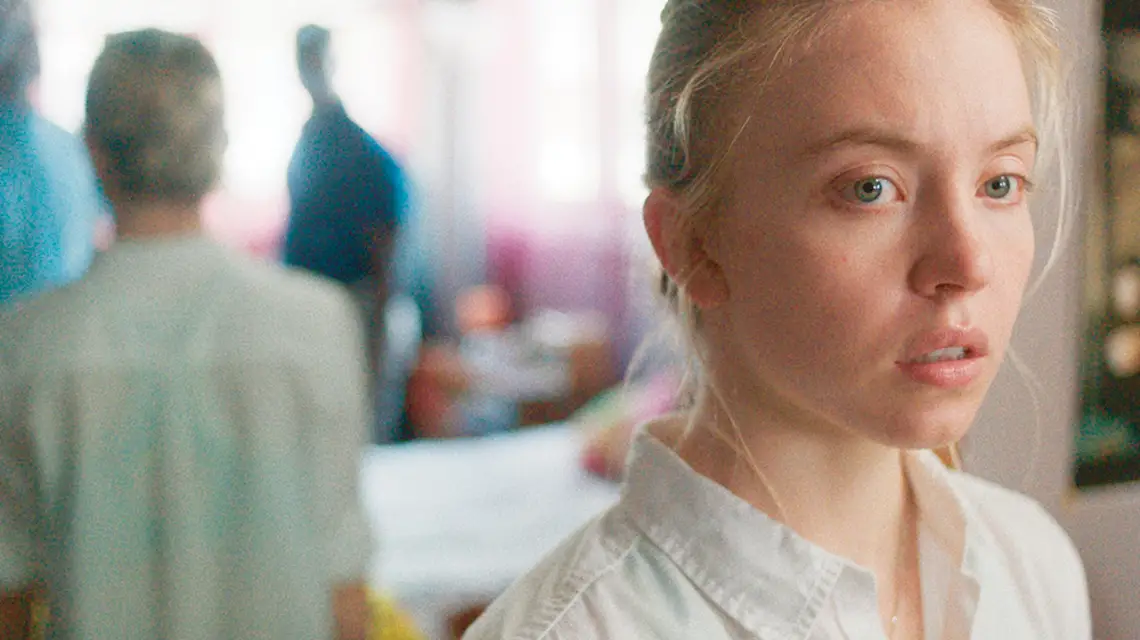 W białych rękawiczkach