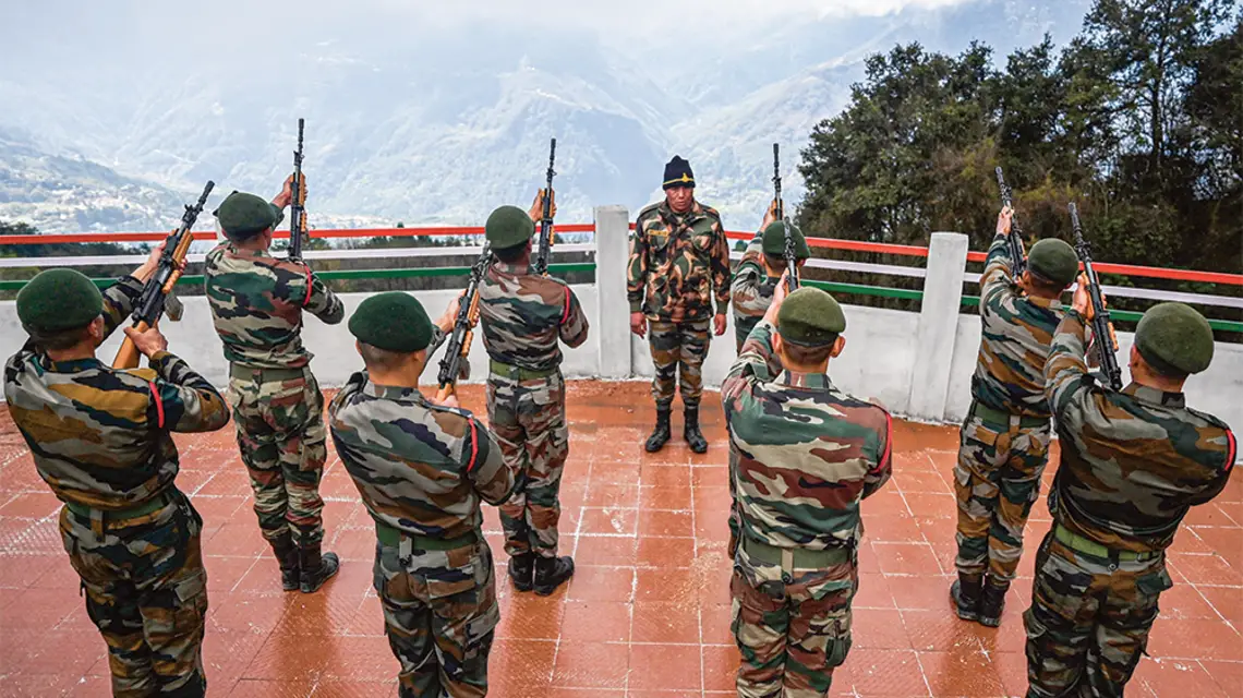 Ćwiczenia żołnierzy indyjskich na granicy z Chinami w stanie Arunachal Pradesh. 23 kwietnia 2023 r. / ARUN SANKAR / AFP / EAST NEWS