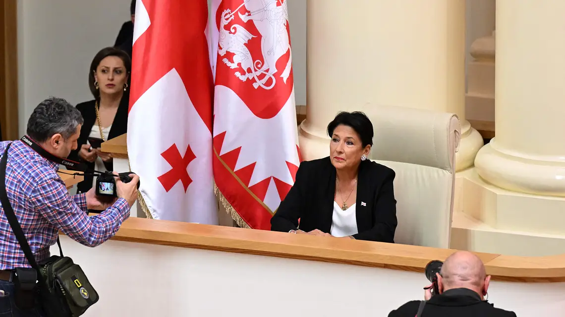 Prezydent Gruzji Salome Zurabiszwili podczas sesji parlamentarnej w sprawie swojego impeachmentu . Tbilisi, 18 października 2023 r. / FOT. VANO SHLAMOV / East News