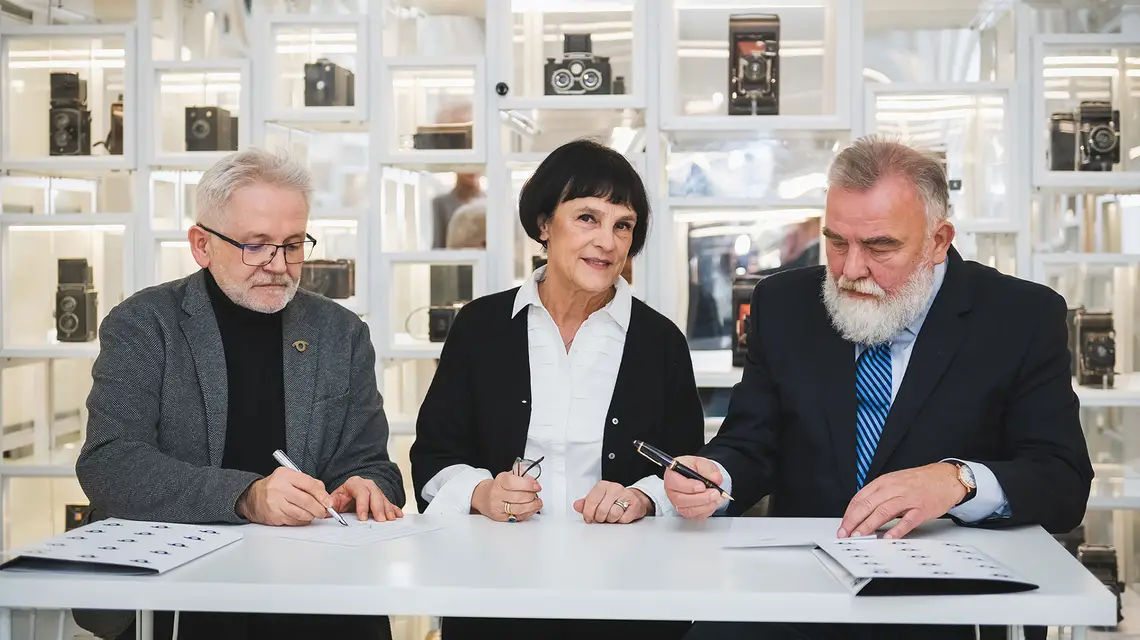 Podpisanie umowy o przekazaniu kolekcji dla Muzeum Fotografii w Krakowie / fot. Dorota Marta / materiały prasowe