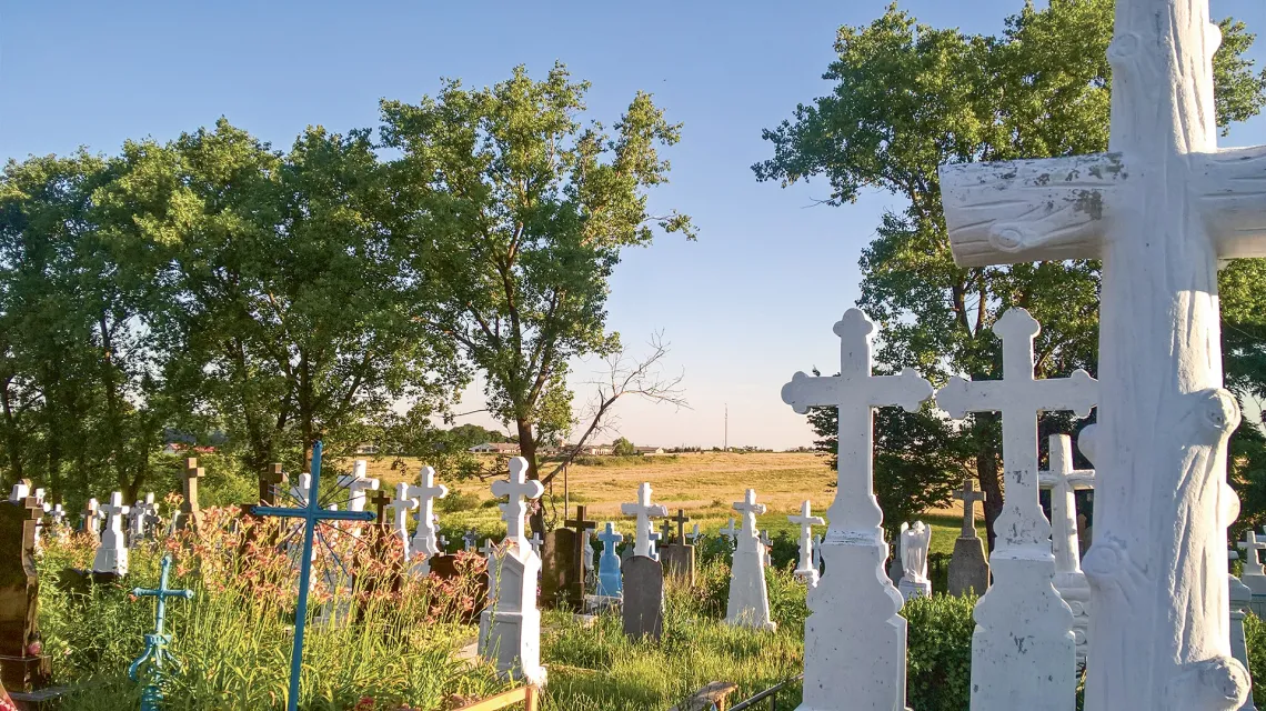 Cmentarz w miejscowości Barysz, Ukraina. Czerwiec, 2019 r. / fot. Anna Wylegała