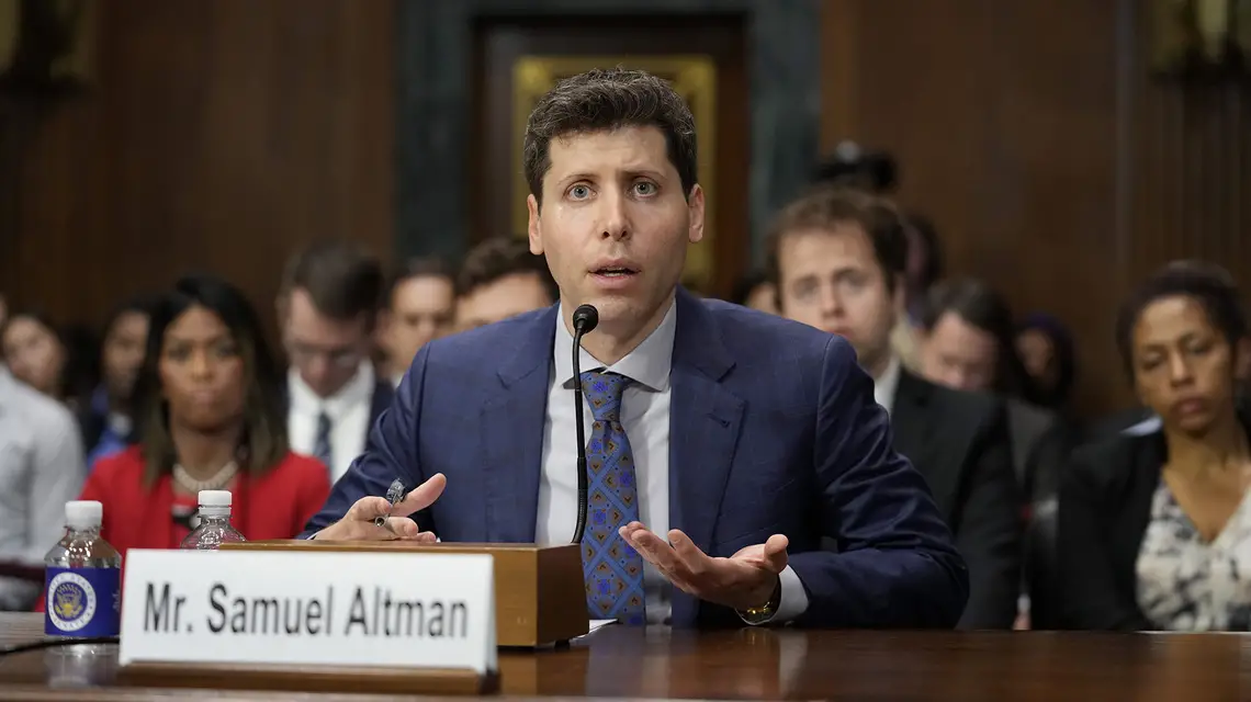 Sam Altman zeznaje na posiedzeniu senackiej podkomisji ds. prywatności, technologii i prawa, Waszyngton, maj 2023 r. / fot. Patrick Semansky / AP / East News