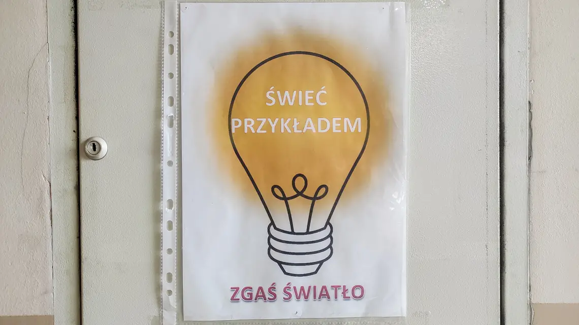 Komunikat jednej ze spółdzielni mieszkaniowych w Łodzi, 28.7.2023 r. / Fot. Piotr Kamionka/REPORTER