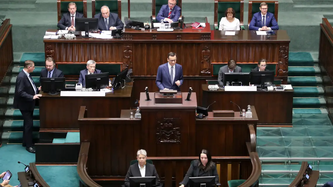 Premier Mateusz Morawiecki przemawia podczas 1. posiedzenia Sejmu X kadencji. Warszawa, 28.11.2023 / fot. Piotr Molecki/East News
