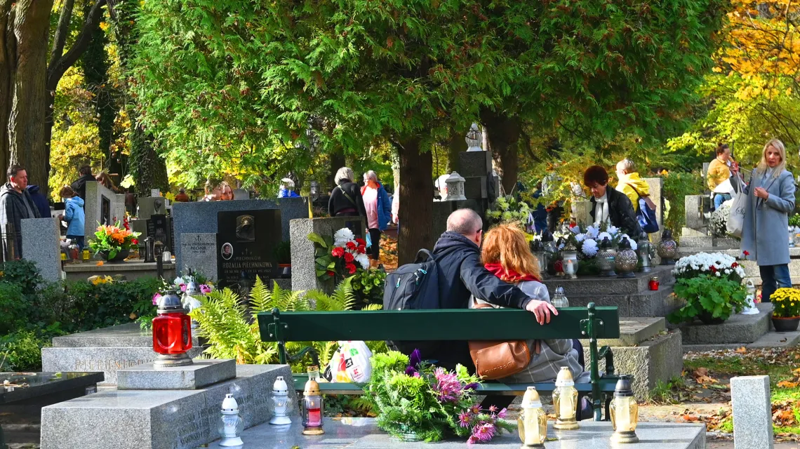 Cmentarz Rakowicki w Krakowie. 1 listopada 2023 r. / Marek Lasyk / Reporter