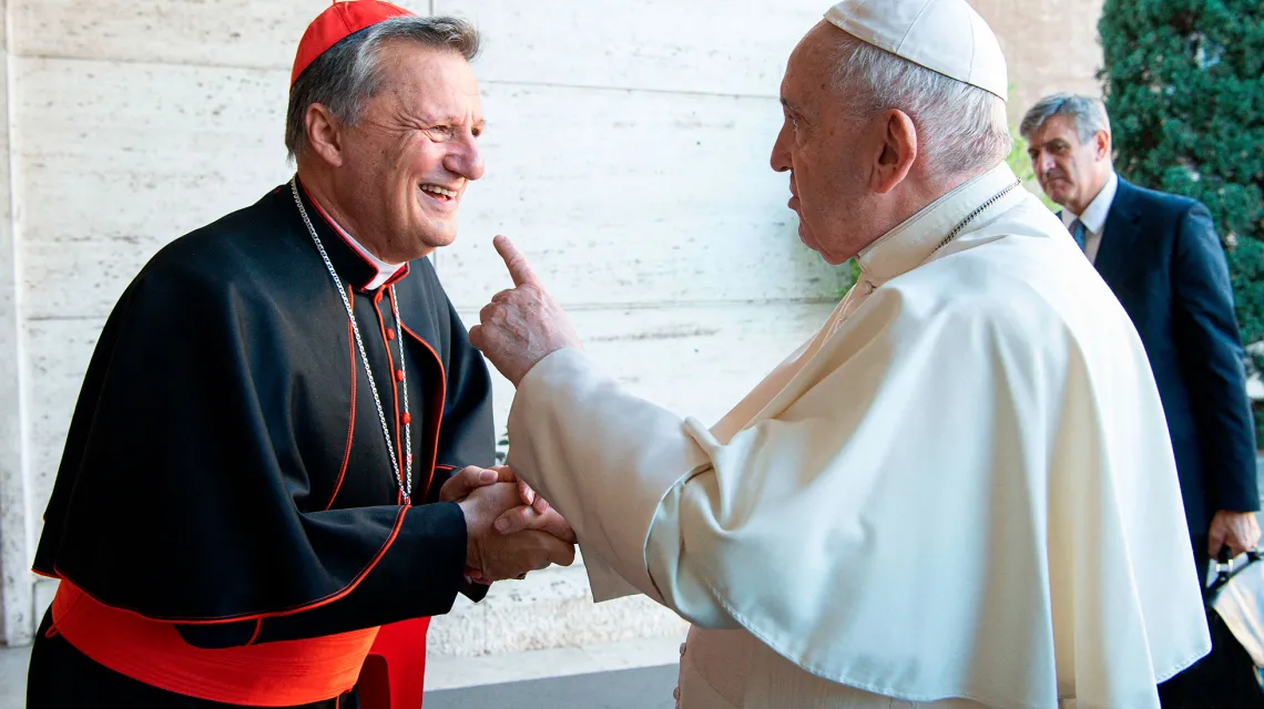 Kard. Mario Grech, sekretarz generalny Synodu Biskupów, i papież Franciszek. Watykan, październik 2021 r. // AFP / East News