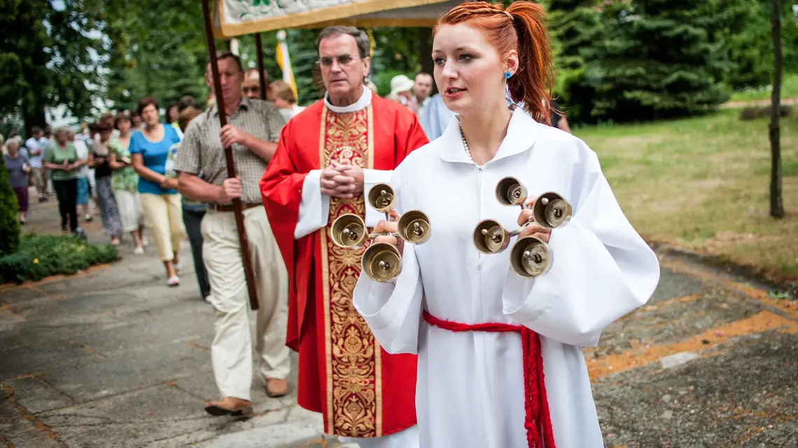 Procesja w parafii Trójcy Przenajświętszej w Boguszycach k. Opola, czerwiec 2011 r. / Fot. Sławomir Mielnik